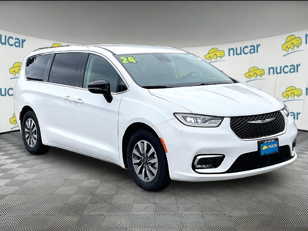 Used 2024 Chrysler Pacifica Limited FWD image 1