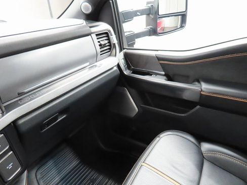 Used 2024 Ford F250 Platinum w/ FX4 Off-Road Package image 28