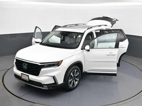 Used 2024 Honda Pilot Touring image 31