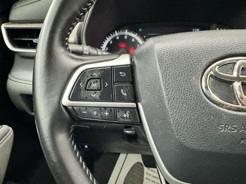 Used 2023 Toyota Highlander LE AWD/4WD image 26