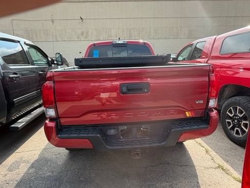 Used 2018 Toyota Tacoma TRD Sport AWD/4WD image 5