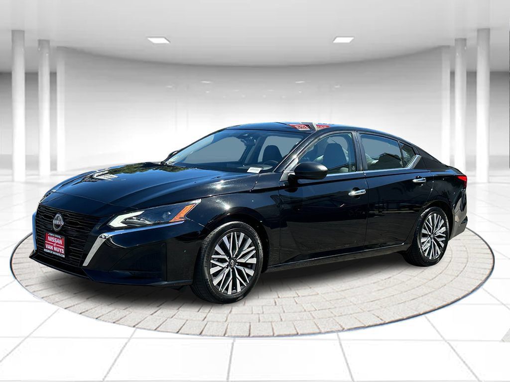 Used 2024 Nissan Altima 2.5 SV FWD image 1
