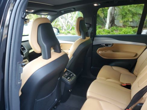 Used 2018 Volvo XC90 T5 Momentum w/ Convenience Package image 12