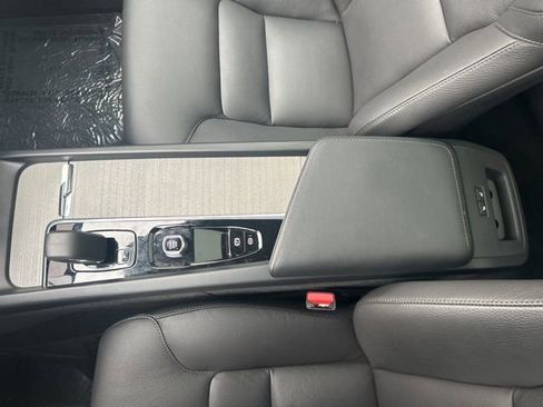 Certified 2025 Volvo XC60 B5 Plus image 26