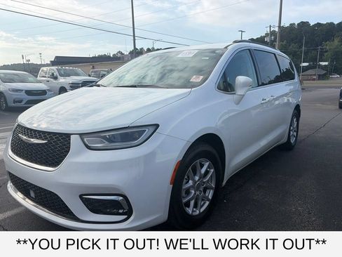 Used 2022 Chrysler Pacifica Touring-L FWD image 3