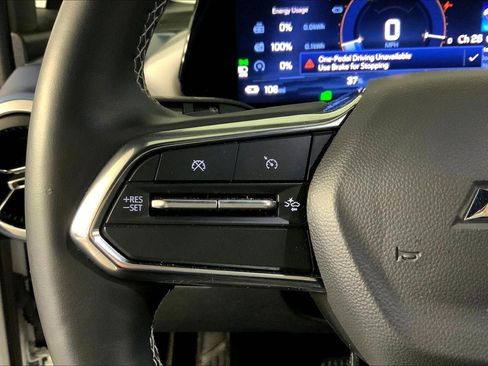 Used 2025 Chevrolet Equinox EV LT FWD image 18