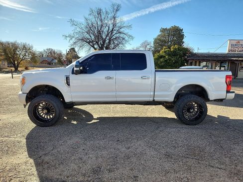 Used 2019 Ford F250 Platinum w/ Platinum Ultimate Package image 2