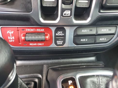 Used 2024 Jeep Wrangler Rubicon w/ Safety Group image 31