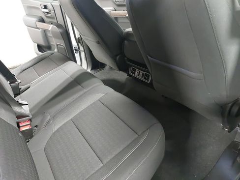 Used 2022 GMC Sierra 1500 SLE image 11