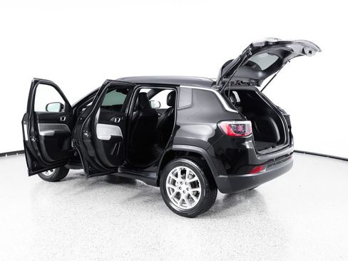 Used 2024 Jeep Compass Latitude w/ Sun and Sound Group AWD/4WD image 13