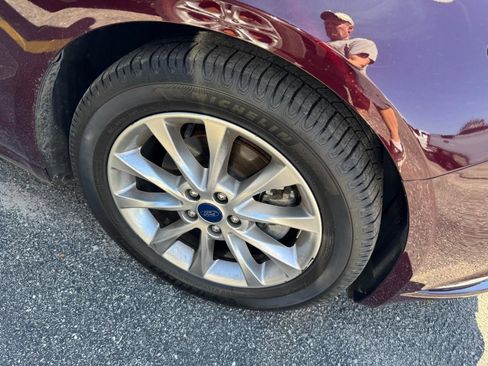 Used 2017 Ford Fusion SE w/ Fusion SE Technology Package image 5