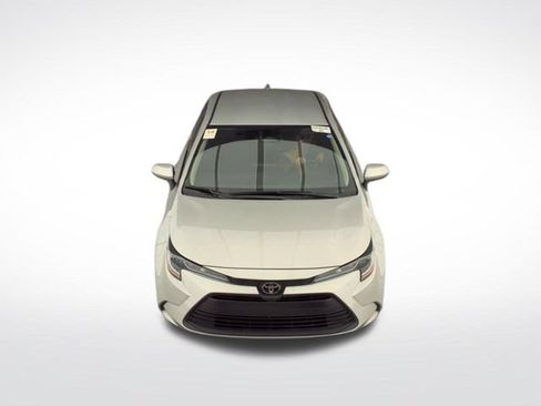 Used 2025 Toyota Corolla LE FWD image 5