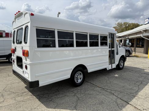 Used 2005 Chevrolet Express 3500 w/ School Bus Package RWD image 3