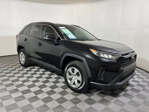 Used 2021 Toyota RAV4 LE image 6