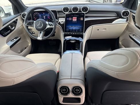 Used 2026 Mercedes-Benz GLC 300 image 7