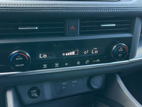 Used 2024 Nissan Rogue SV image 16