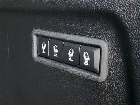 Used 2023 Jeep Wagoneer L Series III image 32