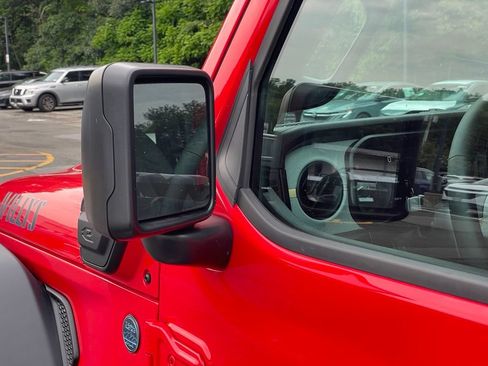 Used 2024 Jeep Wrangler Unlimited AWD/4WD image 33