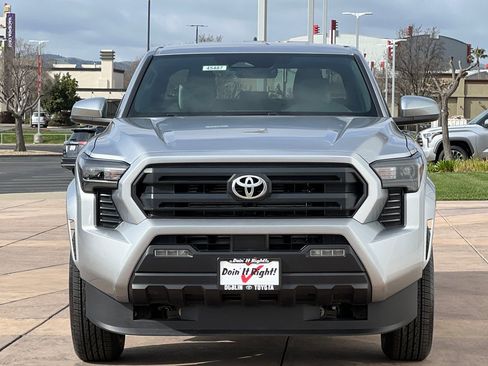 Certified 2025 Toyota Tacoma SR5 image 11
