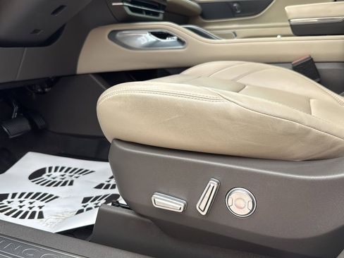 Used 2024 Lincoln Nautilus Premier AWD/4WD image 10