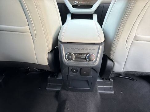 Used 2025 Ford Explorer Active w/ Active Comfort Package RWD image 29