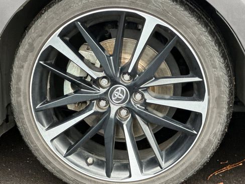 Used 2019 Toyota Camry XSE image 32