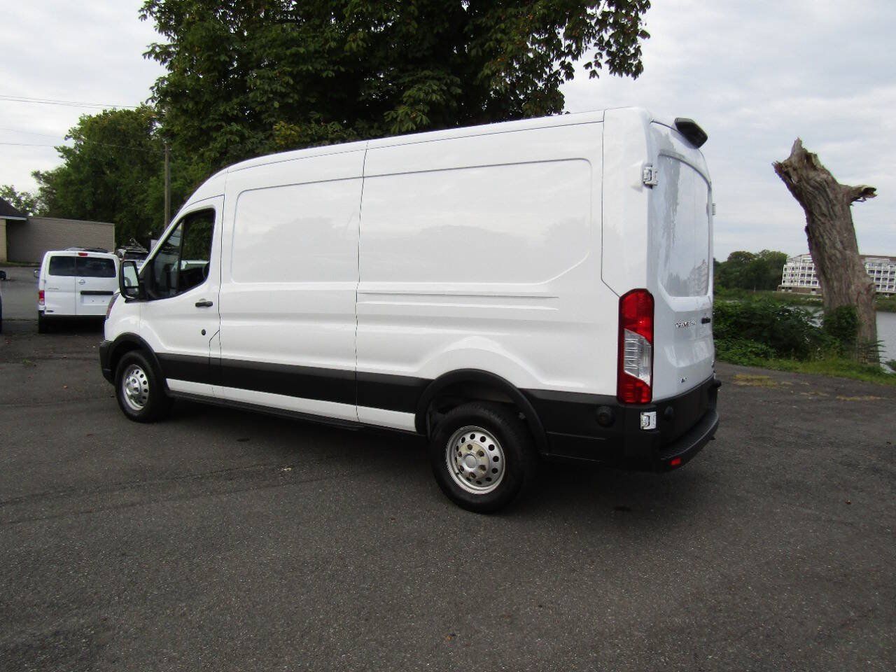 Used 2024 Ford Transit 250 148 Medium Roof Extended AWD image 33