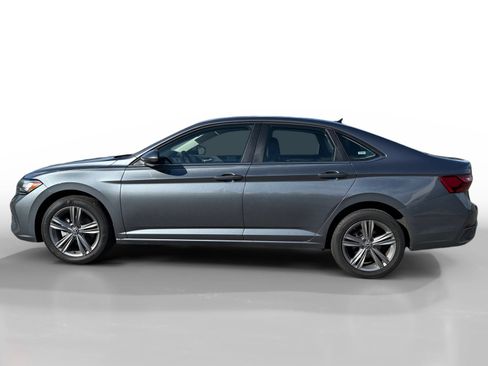 Used 2024 Volkswagen Jetta SE image 2