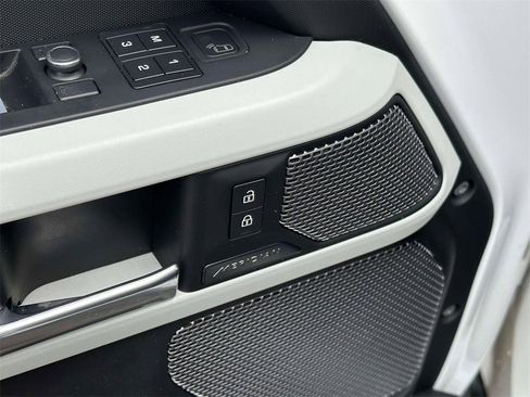 Used 2021 Land Rover Defender 110 X-Dynamic SE image 19