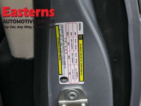 Used 2023 Chrysler Pacifica Limited image 53