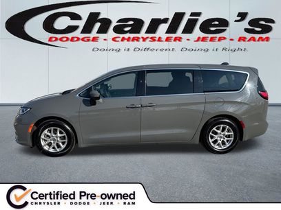 Used 2023 Chrysler Pacifica Touring-L