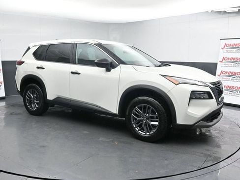 Used 2023 Nissan Rogue S image 3