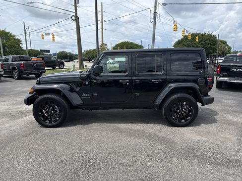 Certified 2025 Jeep Wrangler Unlimited Sahara w/ Safety Group AWD/4WD image 6