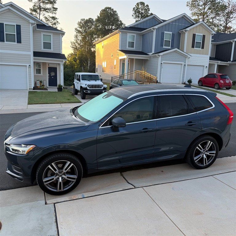 Used 2020 Volvo XC60 T6 Momentum w/ Protection Package Premier AWD/4WD image 1