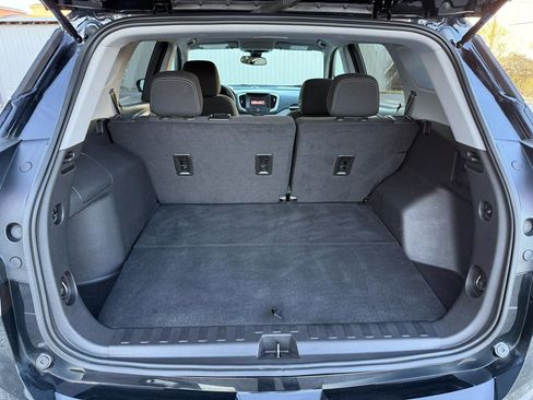 Used 2023 GMC Terrain SLE FWD image 24