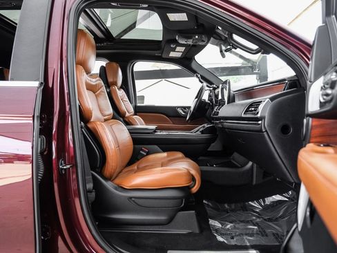 Used 2020 Lincoln Navigator Reserve w/ Luxury Package RWD image 41