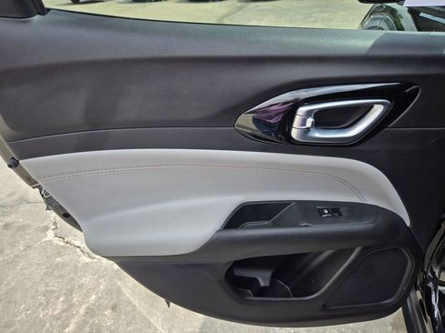 Used 2025 Jeep Compass Limited image 22