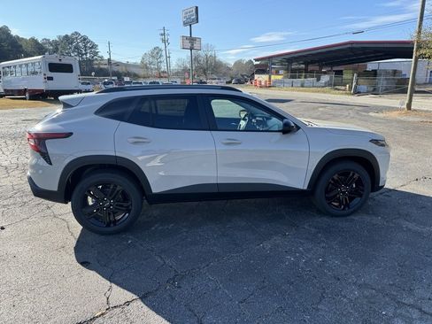 New 2026 Chevrolet Trax ACTIV w/ Sunroof Package image 7