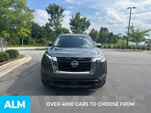 Used 2025 Nissan Pathfinder SV FWD image 2