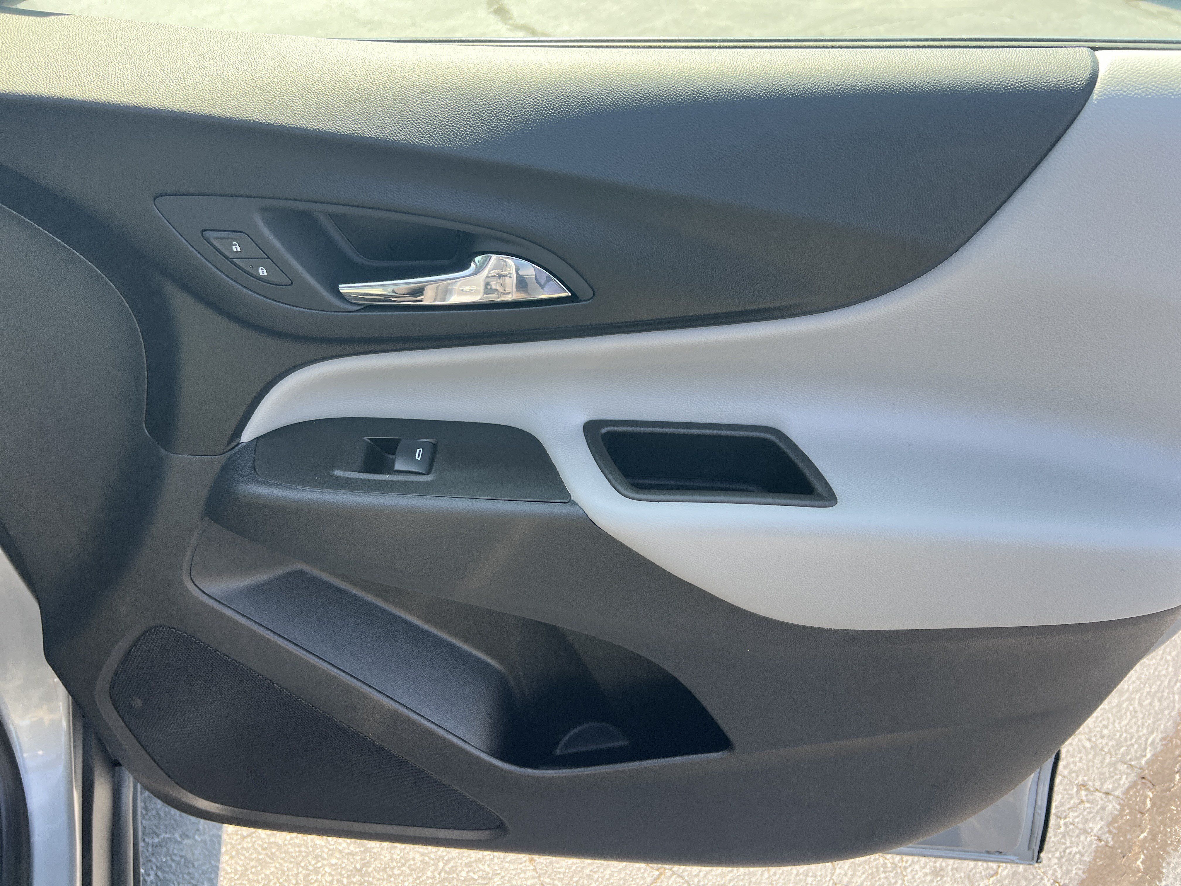Used 2023 Chevrolet Equinox LS FWD image 14