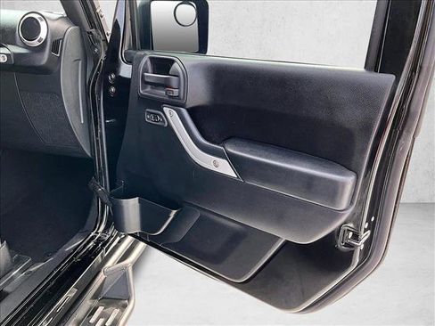 Used 2015 Jeep Wrangler Sahara w/ Connectivity Group image 19