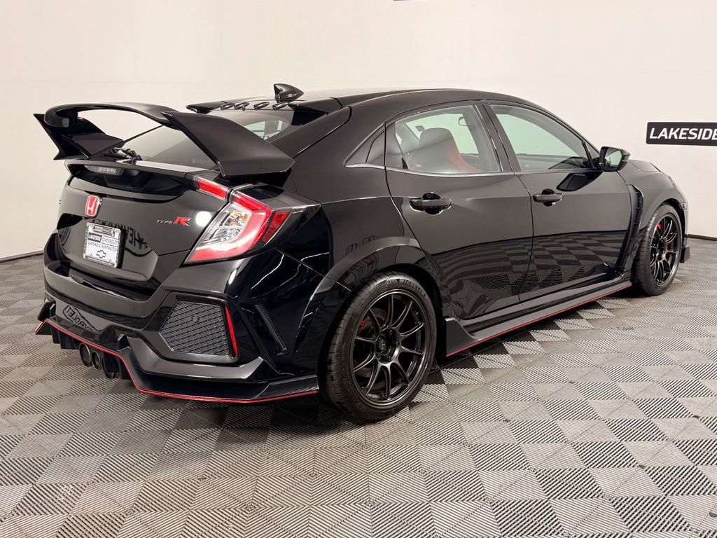 Used 2017 Honda Civic Type R image 6