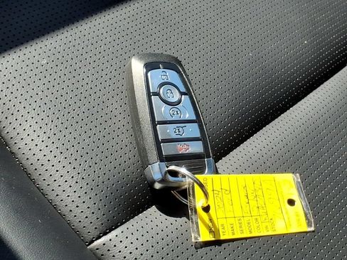 Certified 2024 Ford Escape Platinum AWD/4WD image 23