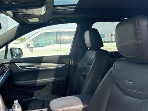 Used 2023 Cadillac XT6 Luxury w/ LPO, Floor Liner Package AWD/4WD image 3