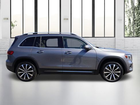 Used 2022 Mercedes-Benz GLB 250 w/ Premium Package Lite image 6