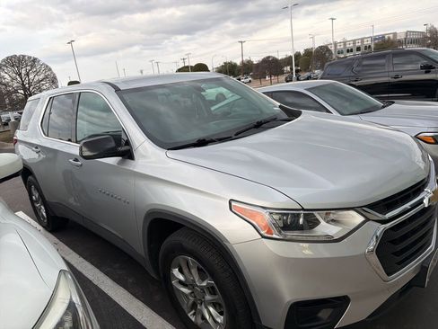 Used 2020 Chevrolet Traverse LS image 5