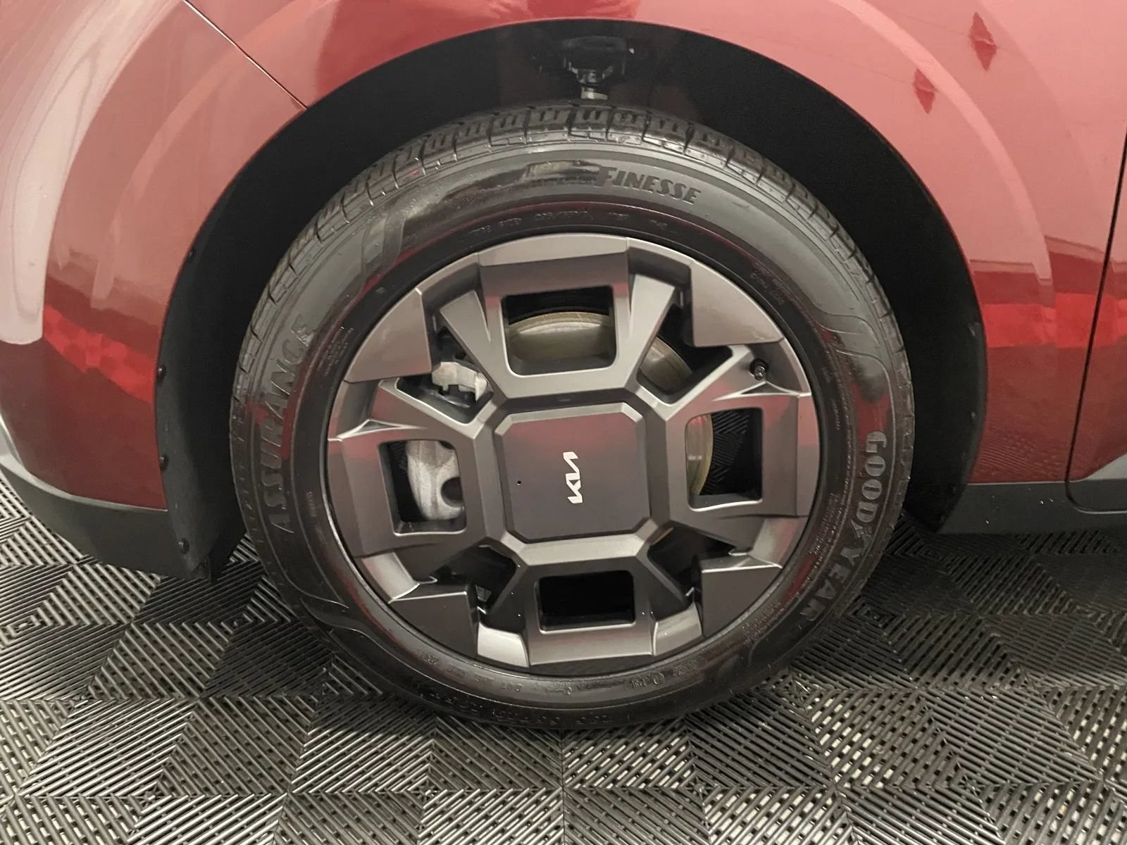 Used 2025 Kia Carnival EX FWD image 10