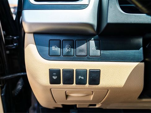 Used 2018 Toyota Highlander Limited FWD image 10