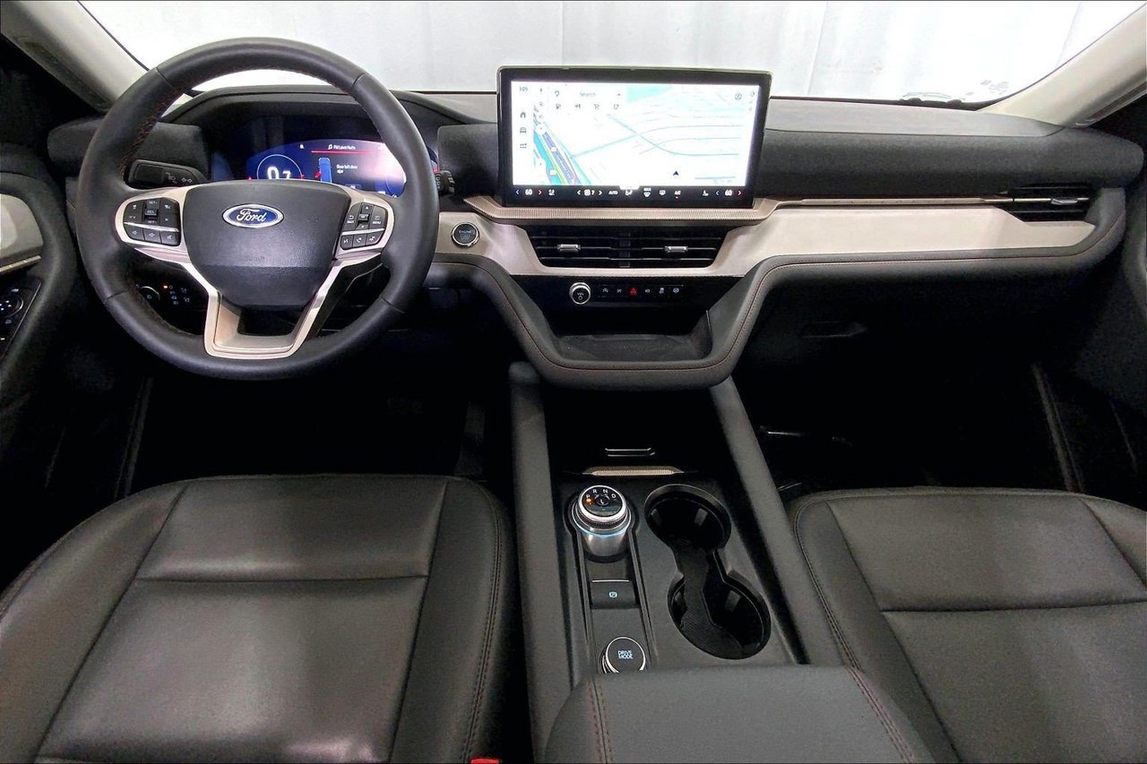 Certified 2025 Ford Explorer Active w/ Active Comfort Package RWD image 15