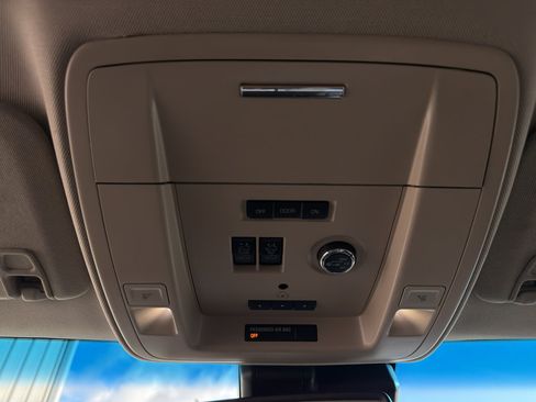 Used 2017 Chevrolet Suburban Premier image 12